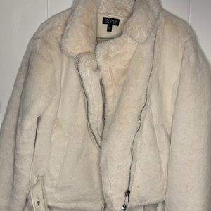 White tops hop fur coat